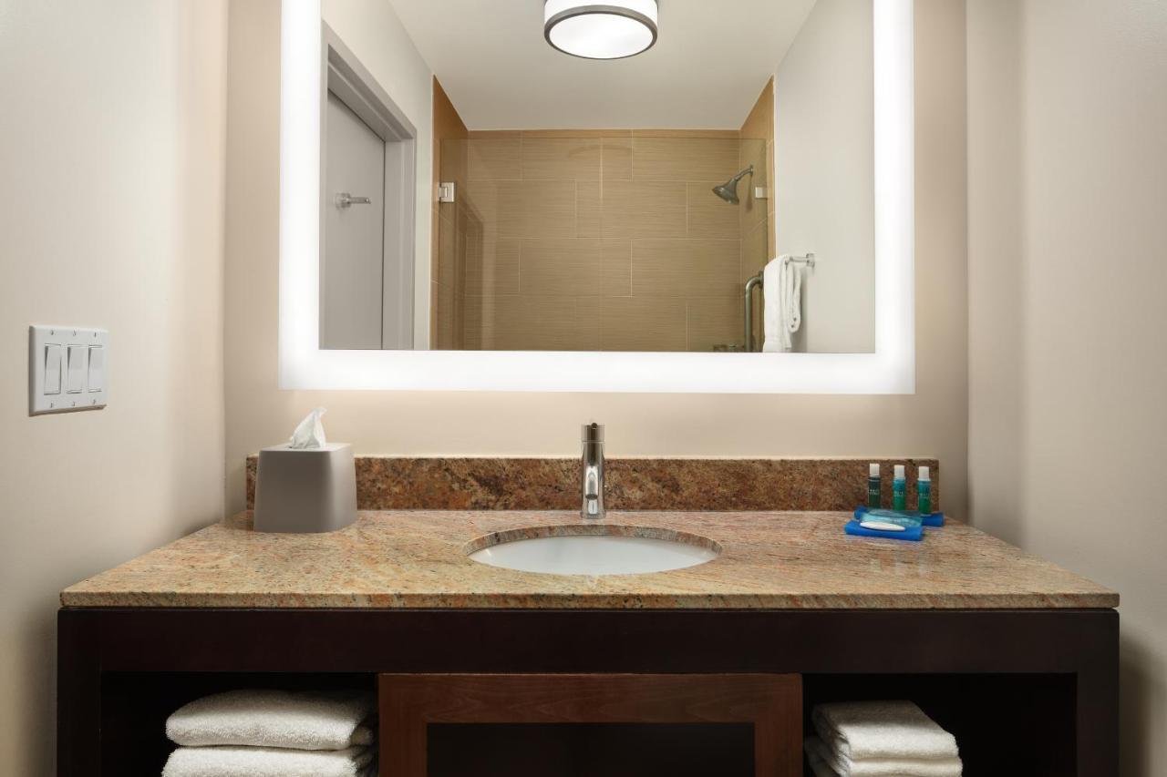 Holiday Inn Express Hotel & Suites Belmont By Ihg Extérieur photo