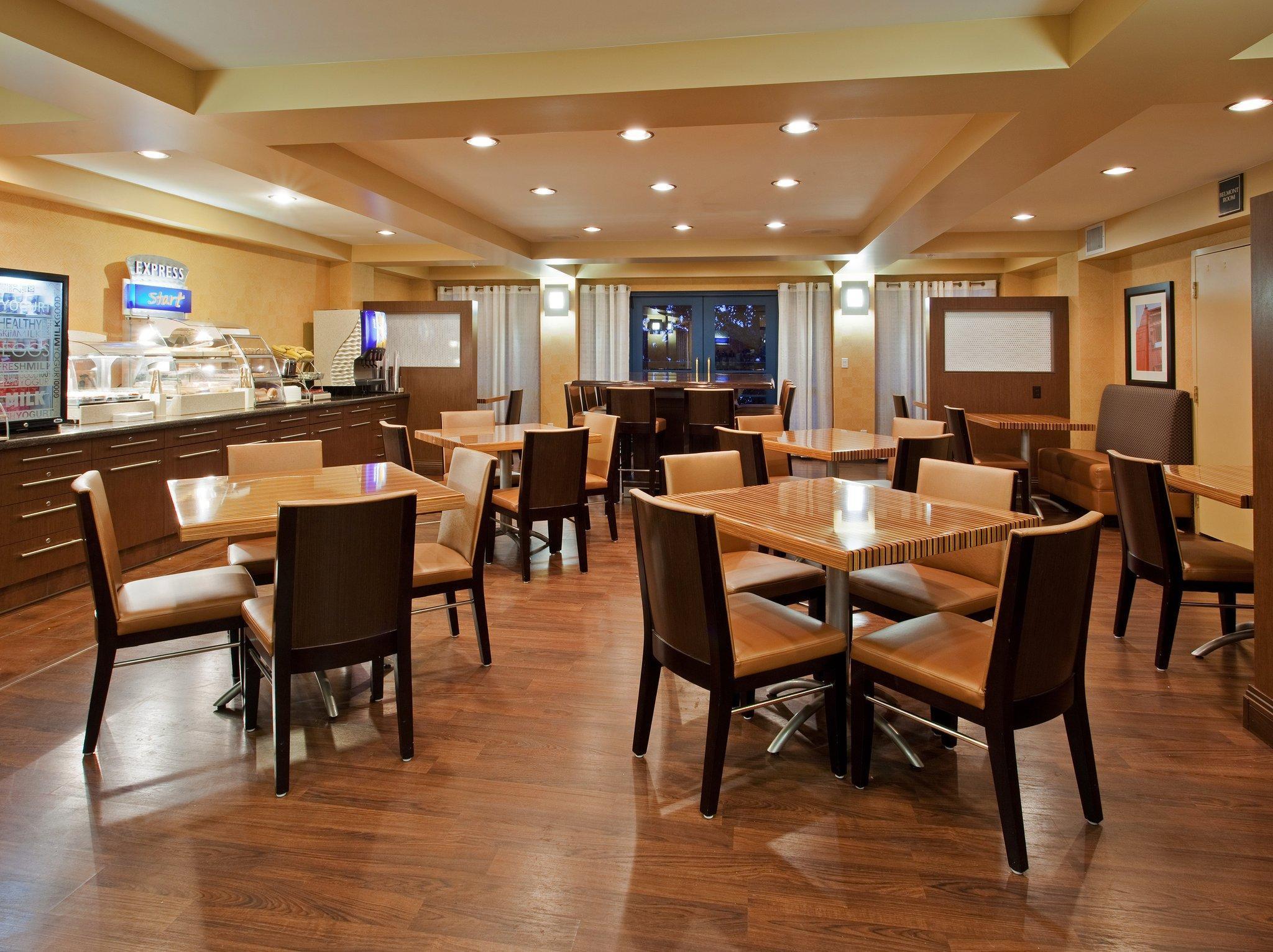 Holiday Inn Express Hotel & Suites Belmont By Ihg Extérieur photo
