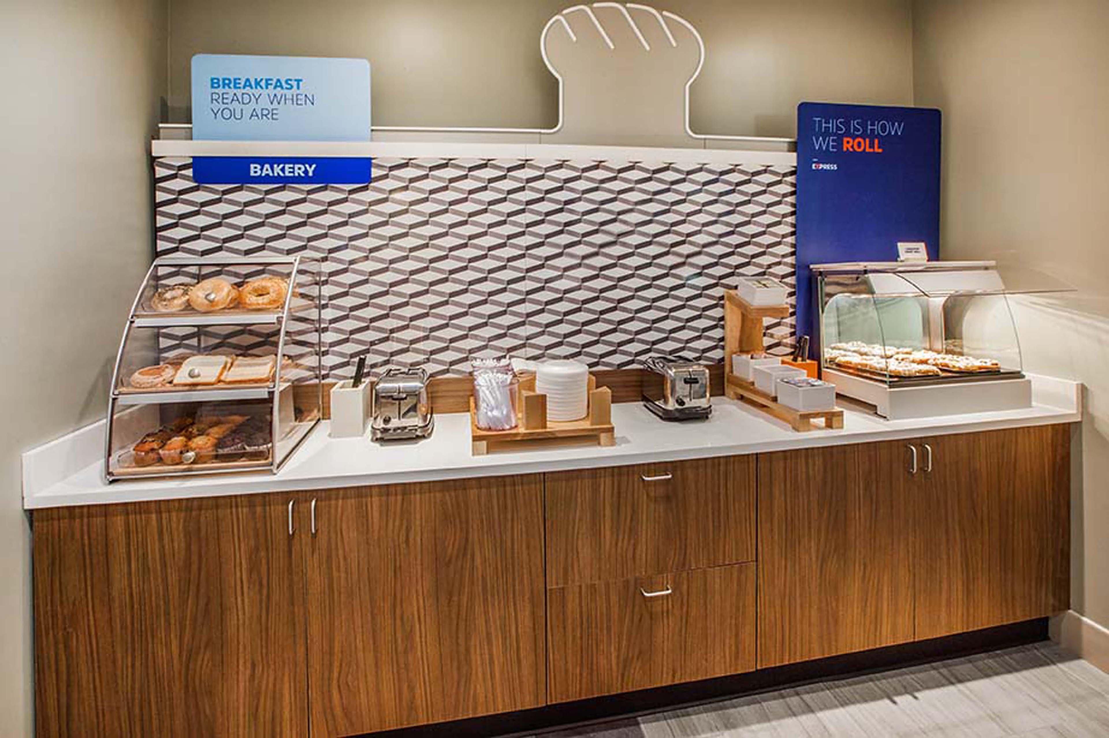 Holiday Inn Express Hotel & Suites Belmont By Ihg Extérieur photo