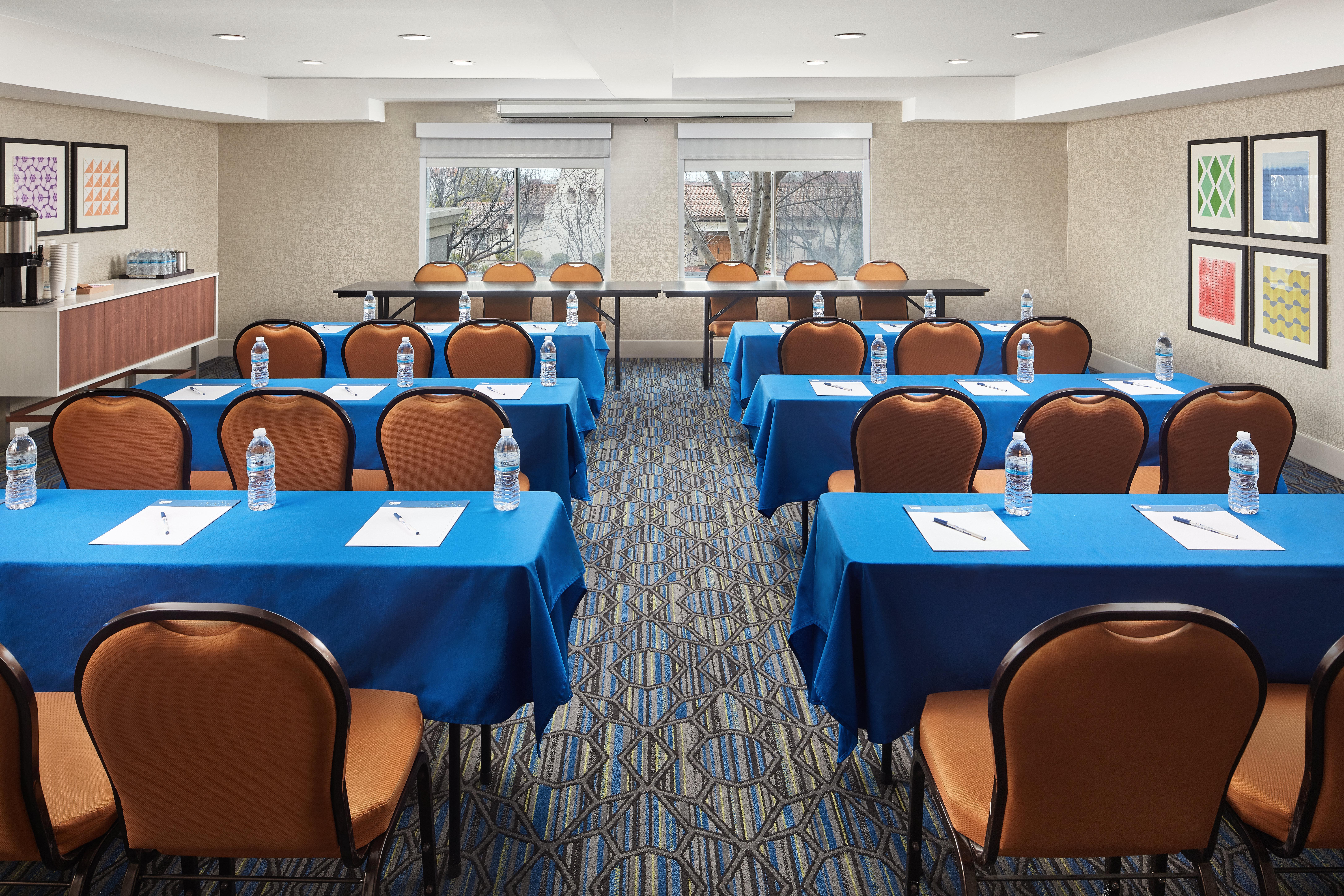 Holiday Inn Express Hotel & Suites Belmont By Ihg Extérieur photo