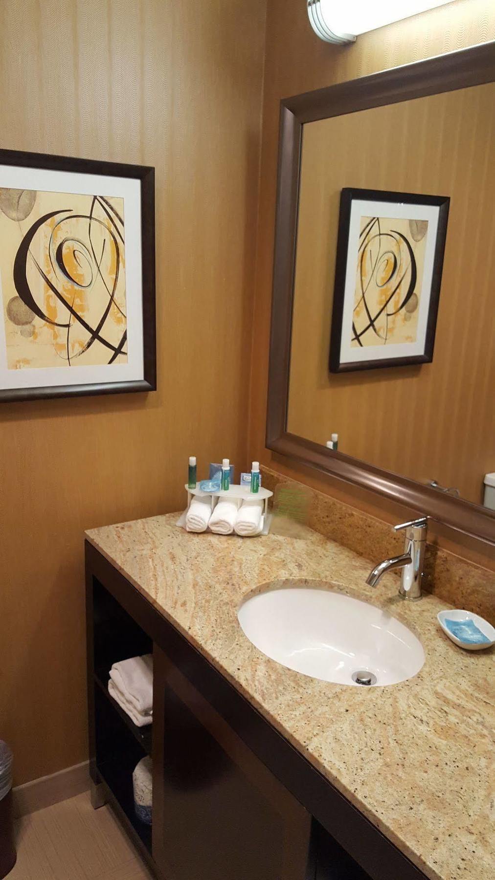 Holiday Inn Express Hotel & Suites Belmont By Ihg Extérieur photo