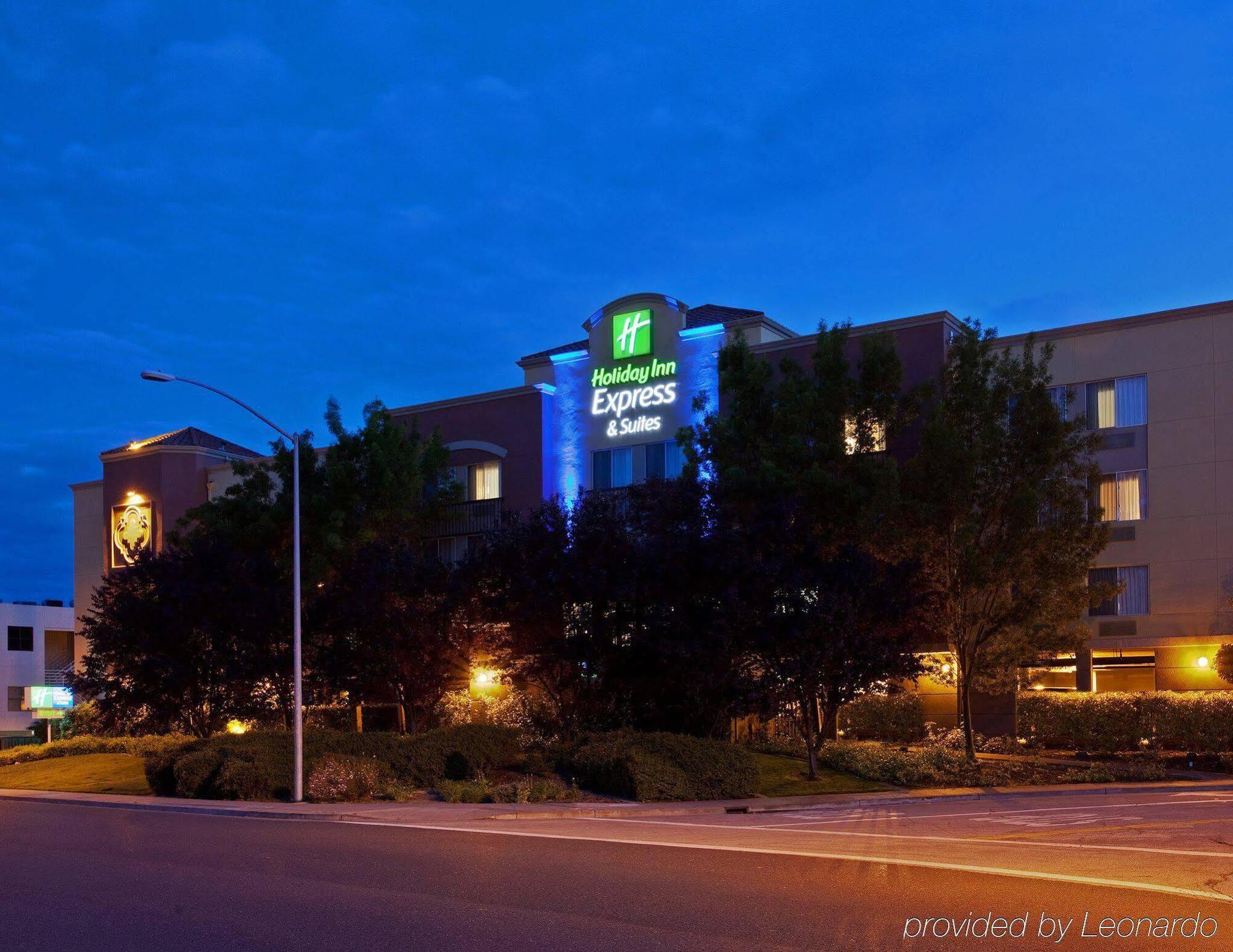 Holiday Inn Express Hotel & Suites Belmont By Ihg Extérieur photo