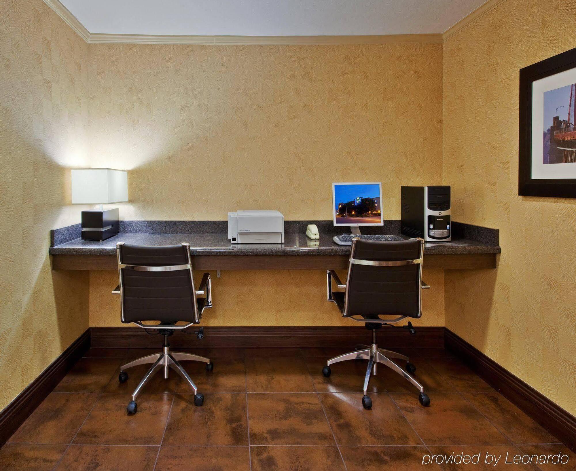 Holiday Inn Express Hotel & Suites Belmont By Ihg Extérieur photo